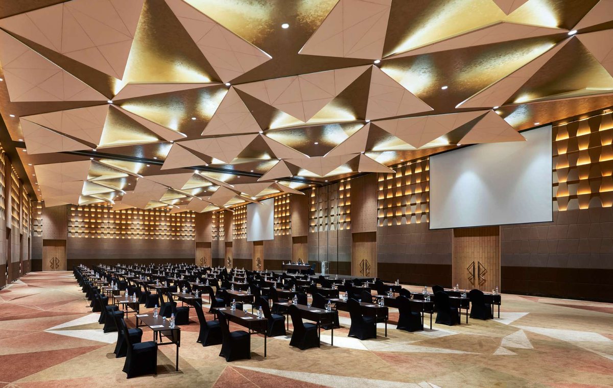 Hotel and convention center coverage scenario