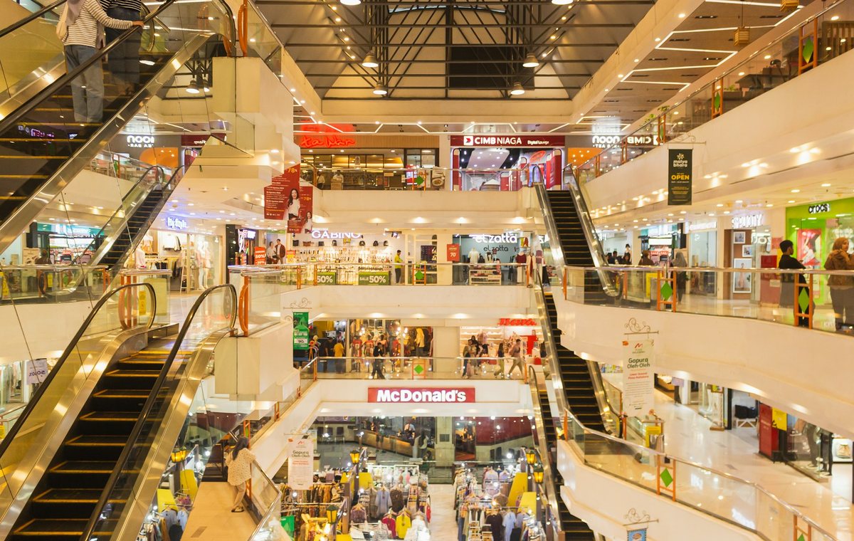 Shopping mall indoor coverage scenario