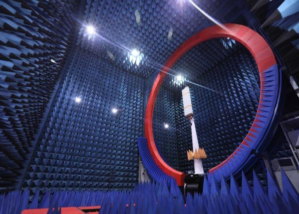 Near-field antenna test chamber